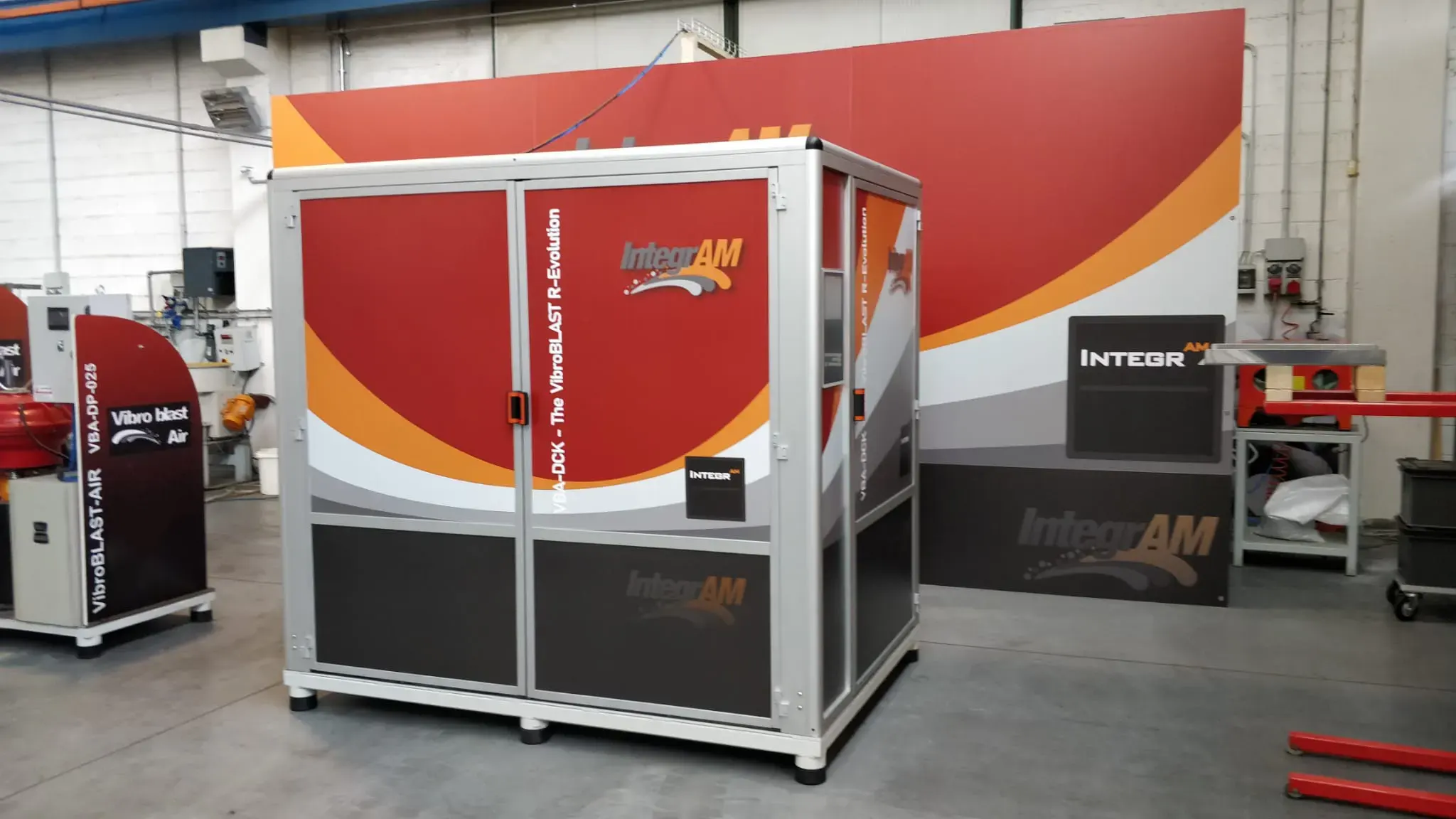 DCK 01: Automatic unpacking, depowdering and cleaning for SLS and plastic powder bed 3D printers DCK 01 Decaking, cleaning, depowdering and sieve system